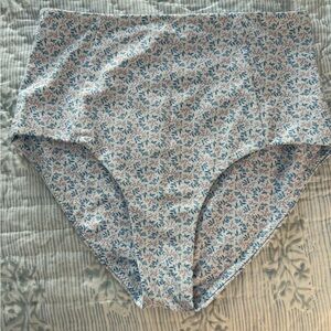 Minnow High-Waisted bikini bottoms. Size L